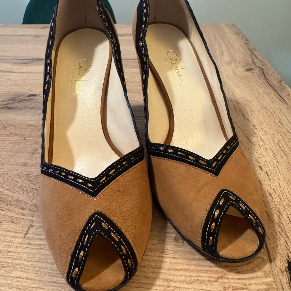 Cole Haan Lorenza Two-Tone Suede Scalloped Peep-Toe Pumps Size 8.5 - Picture 5 of 11